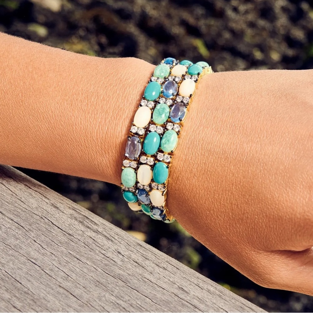 Elegant Gold and Turquoise Bracelet - Picture 4 of 4